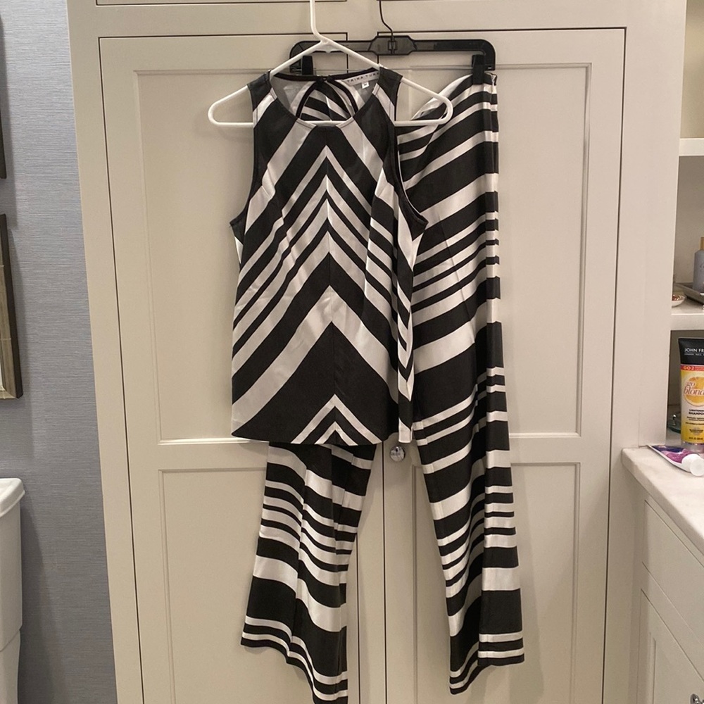 Stunning 2Pc Trina Turk outfit!